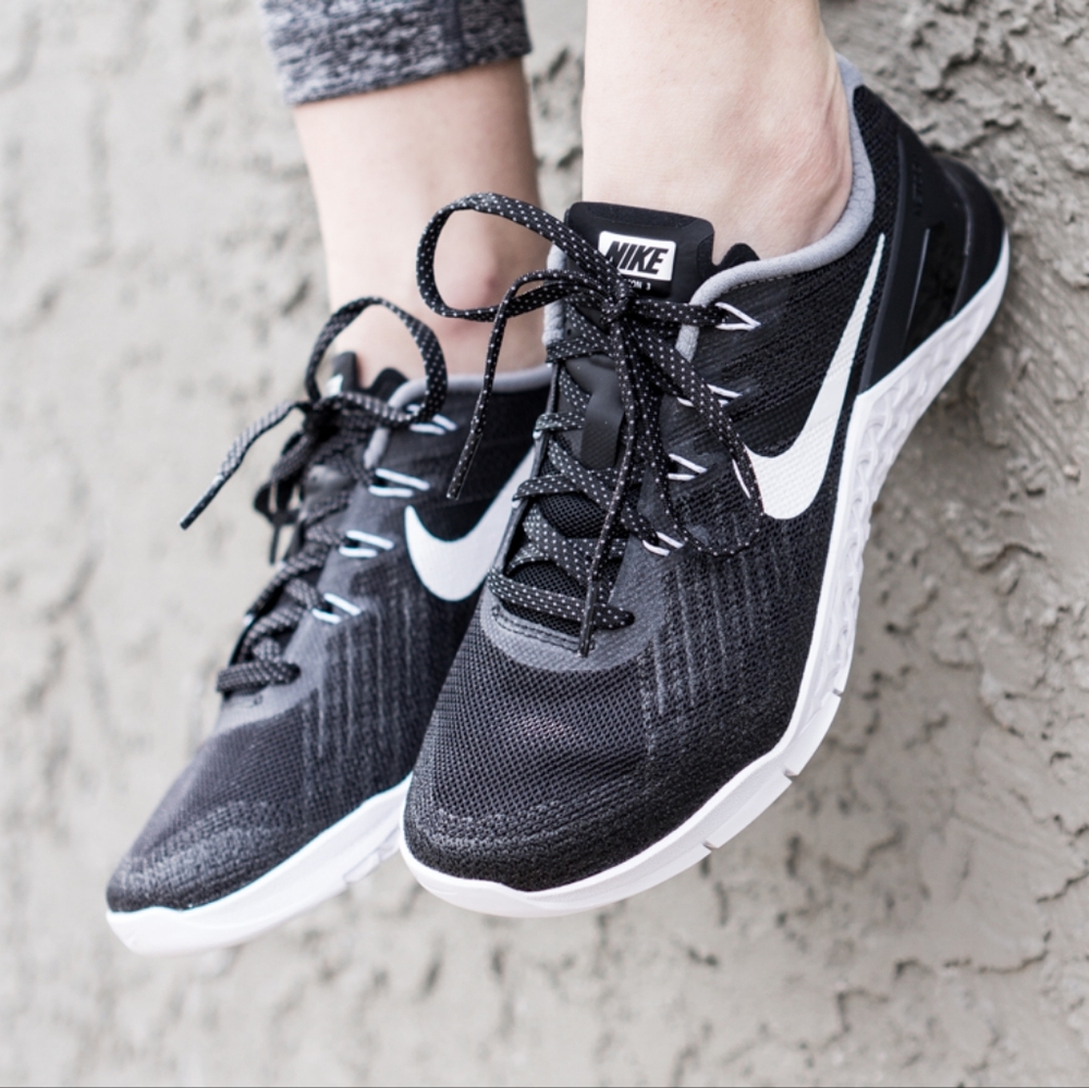 Nike Women's Black Athletic Running Shoes